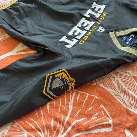AAF San Diego Fleet V-Neck Pullover - Picture 4 of 10